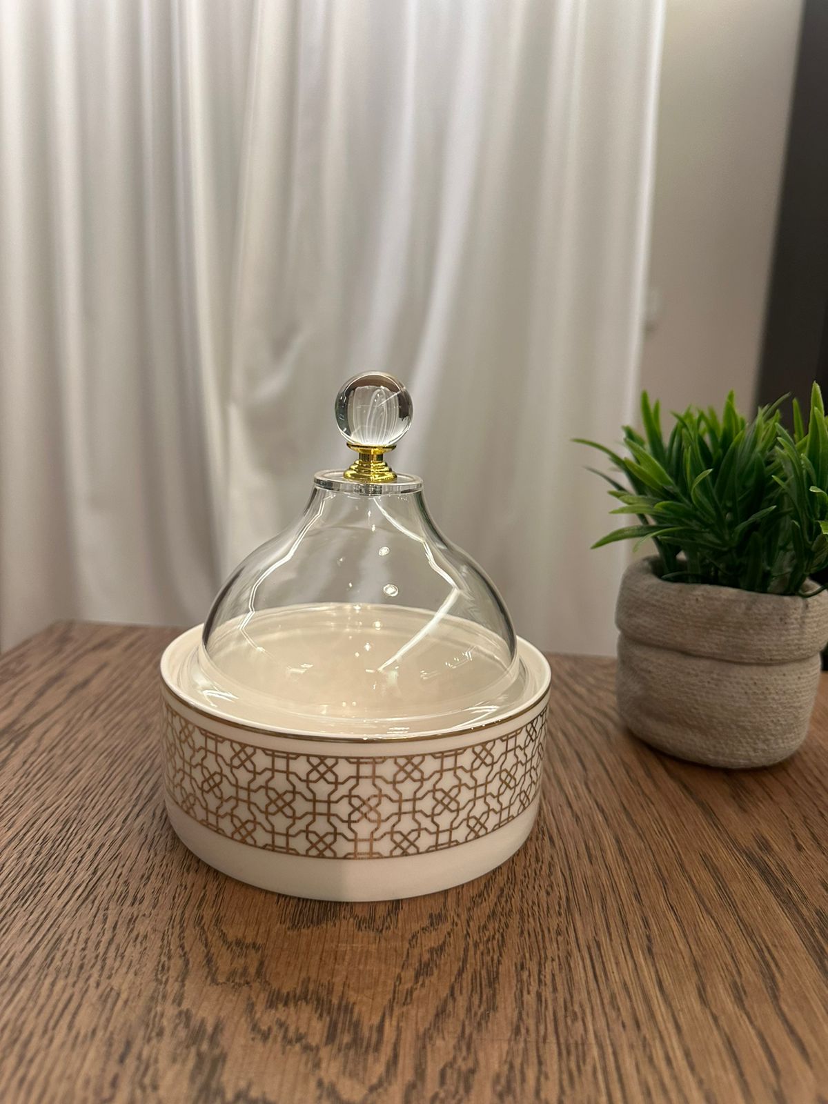 Dallaty تمرية بورسلان أبيض مع غطاء 12.6*12.6*14 سم