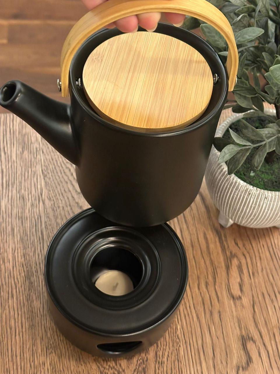 Dallaty Black porcelain English tea pot..