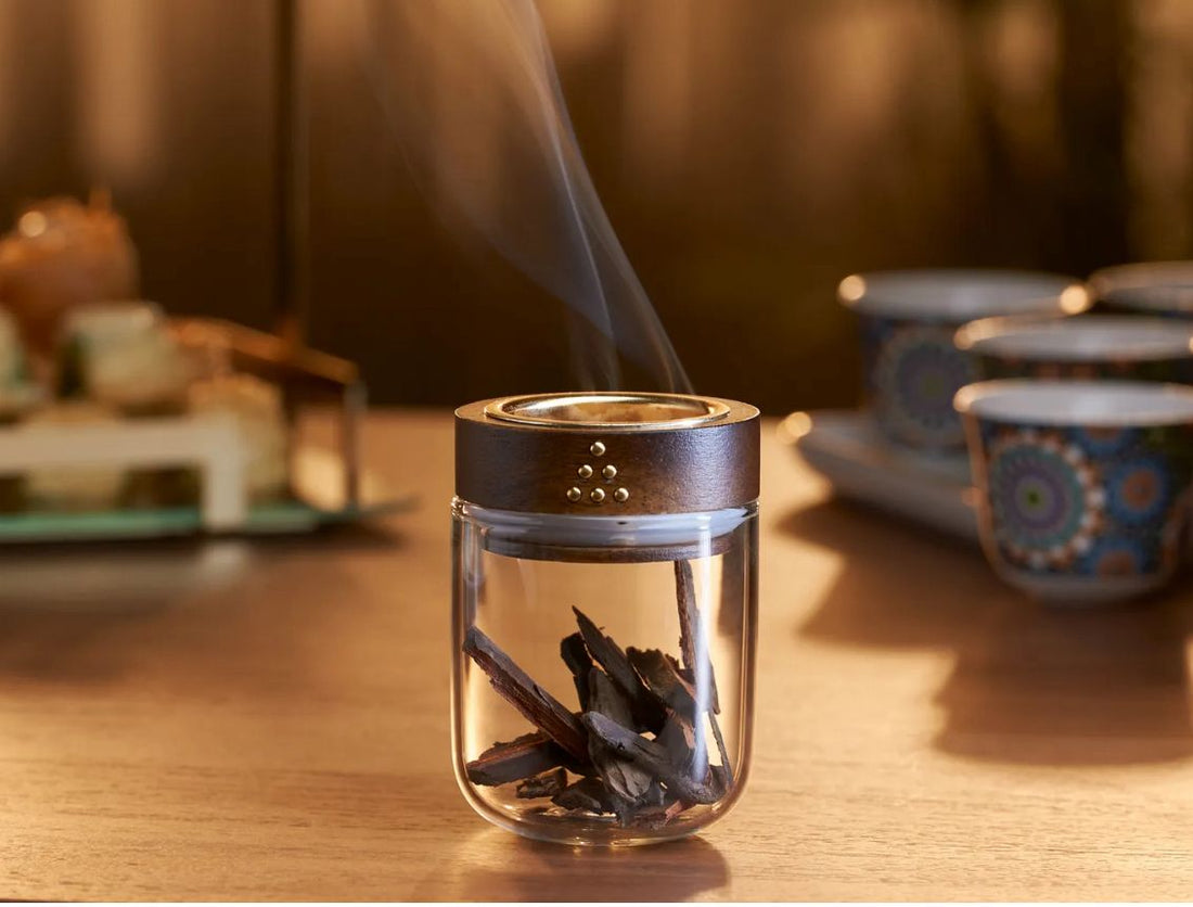 مبخره خشب في زجاج مع وعاء للبخور