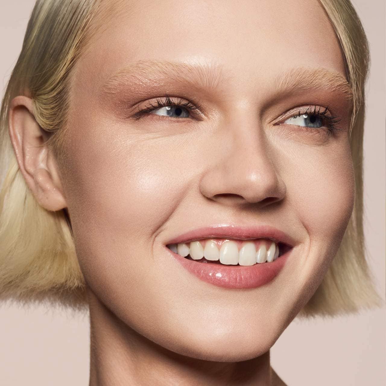 Fenty Beauty Gloss Bomb .