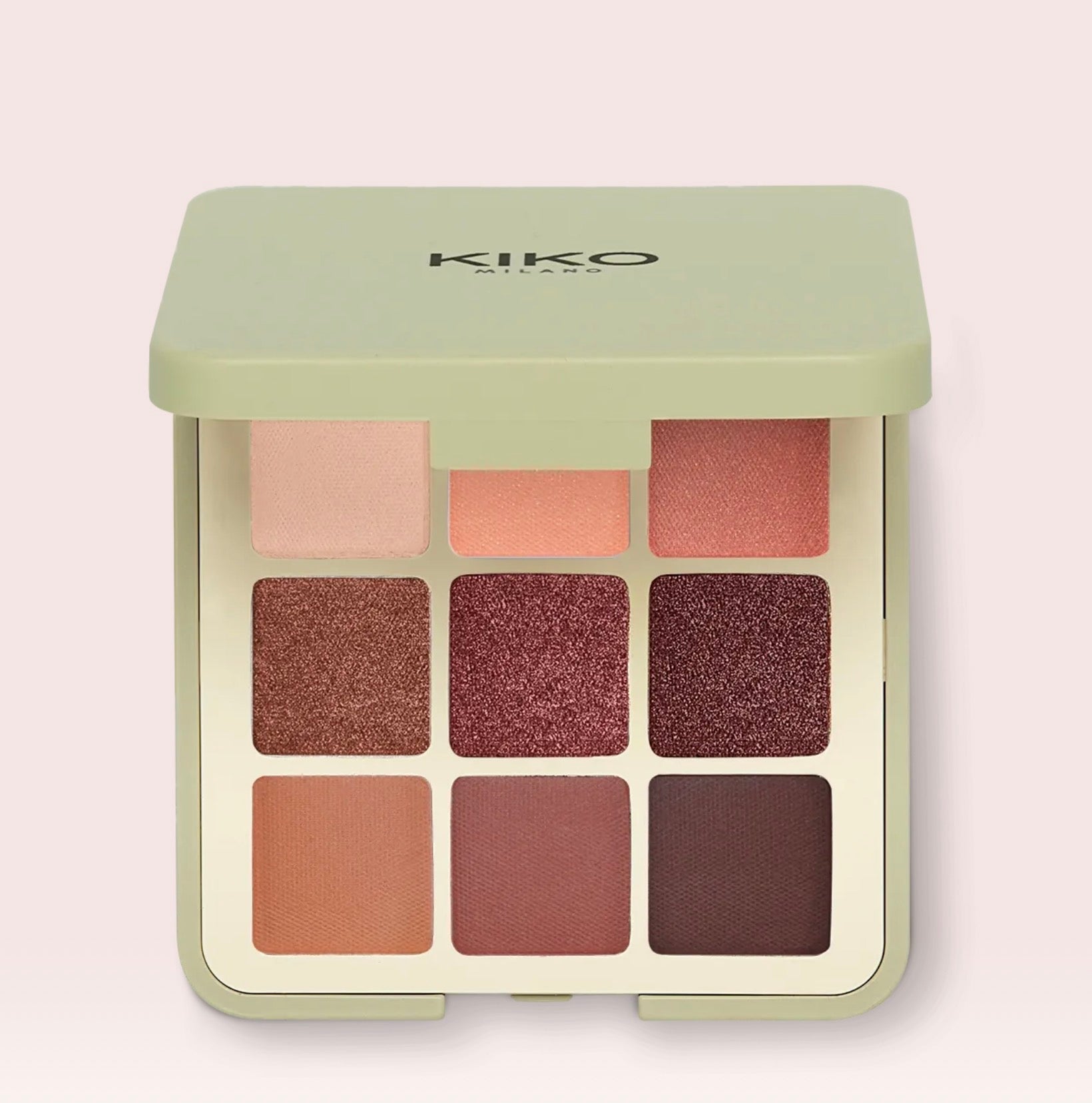 Kiko Green Me Eyeshadow Palette
Palette with 9 multi-finish eyeshadows: matte, pearly and metallic