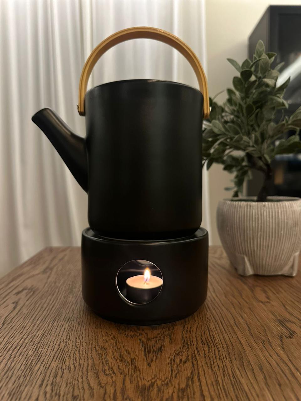 Dallaty Black porcelain English tea pot..