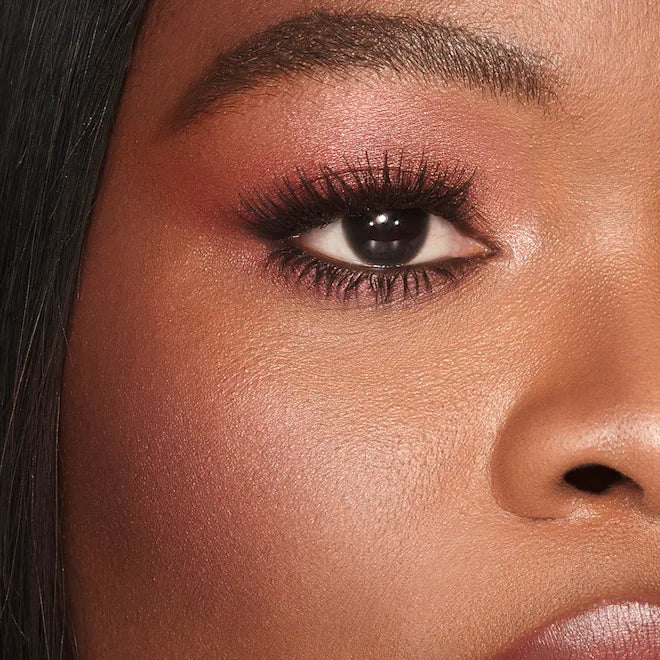 CHARLOTTE TILBURY CHEEK TO CHIC SWISH AND GLOW BLUSHER. (SHADE: WALK OF NO SHAME)