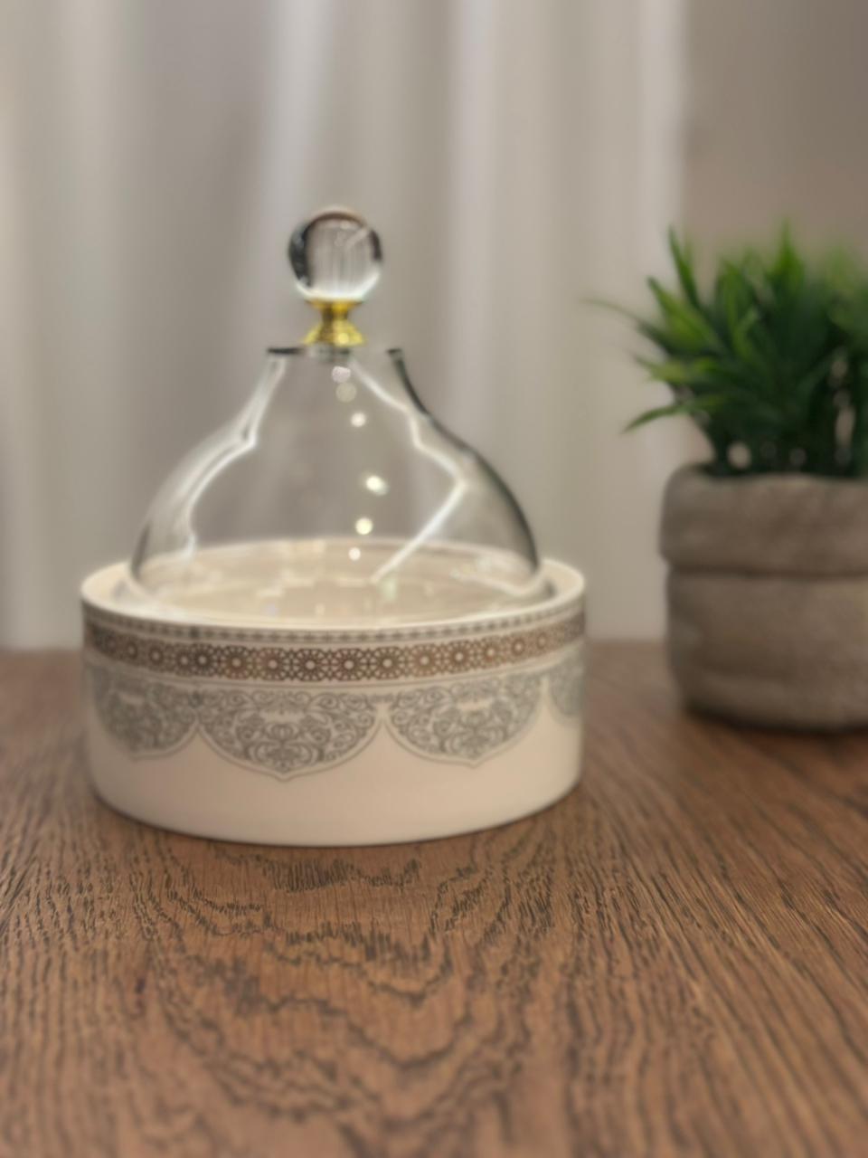 Dallaty white porcelain date bowl with lid