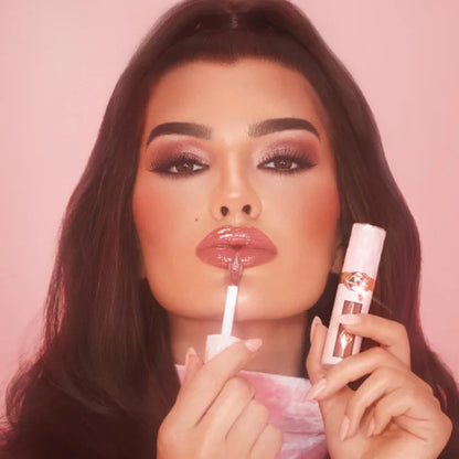 Charlotte Tilbury 
JUICY, PLUMPER-LOOKING LIPS KIT..