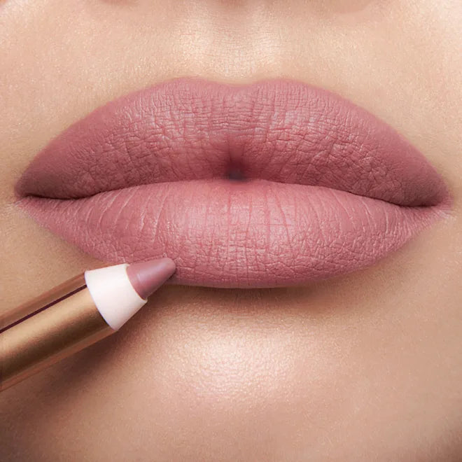 Charlotte Tilbury 
JUICY, PLUMPER-LOOKING LIPS KIT..
